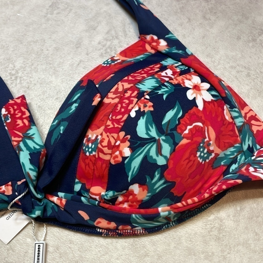Cocoship woman’s Eenie swimsuit top. Multicolor. Size 8 - Picture 6 of 7